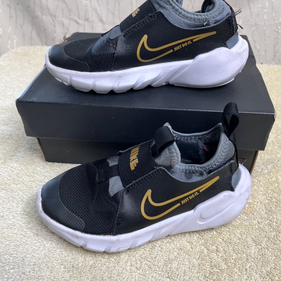 Nike - Picture 3 of 5